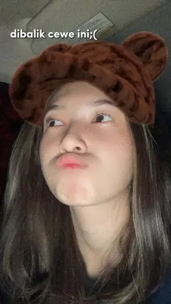 dibalik cewe ini
