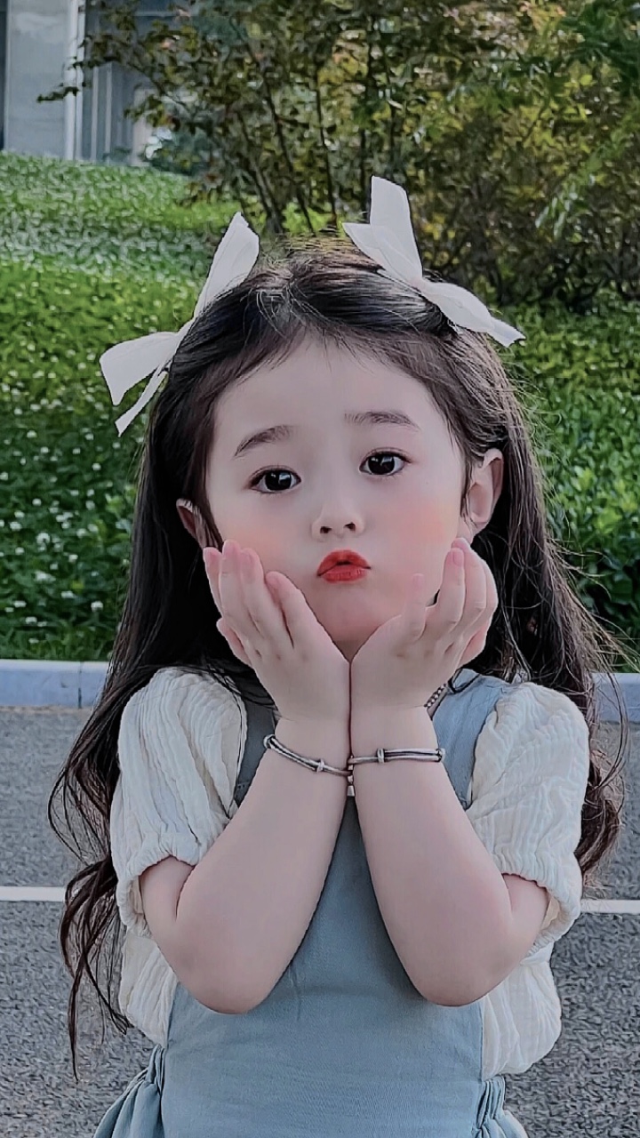 2 ảnh bé vòng lặp 