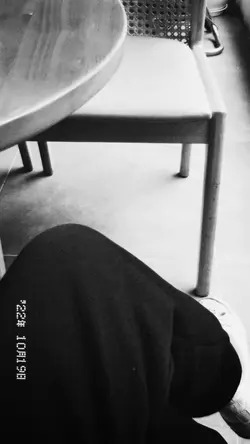 Transisi hitam putih