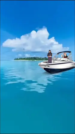 Naik perahu berdua 
