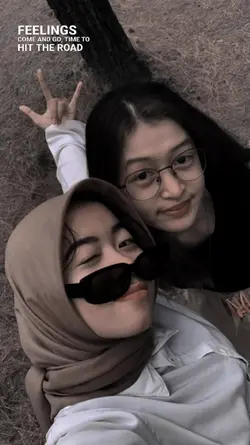 foto bareng bestie 