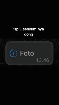 senyum nya manis 