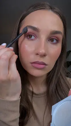 Makeup highlighter