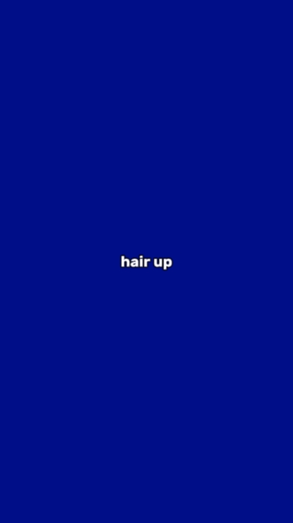 cheveux relevés 