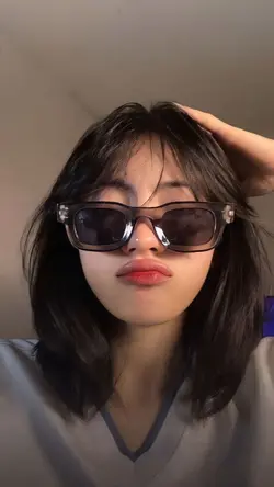 Girlfriend-avrillavi