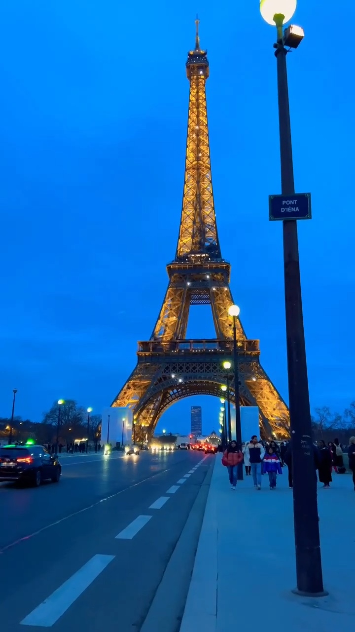 Momen-Menara Eiffel