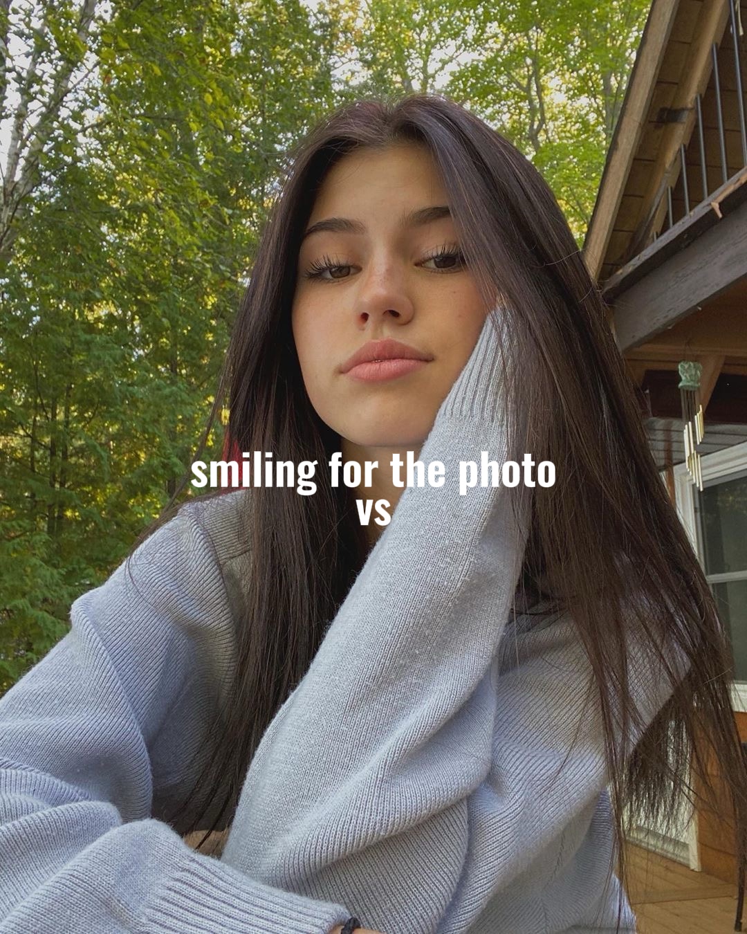 souriant sur la photo