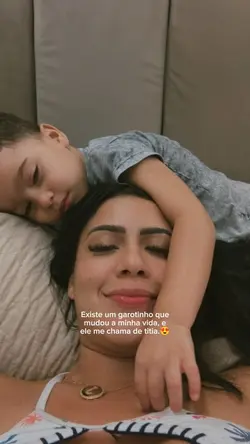 um garotinho 