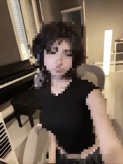 hotel room slowmo