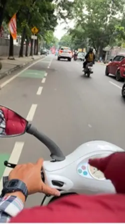 Motoran bareng suami