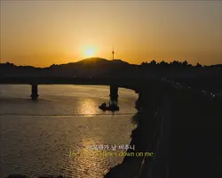 청춘 애니의 한 장면