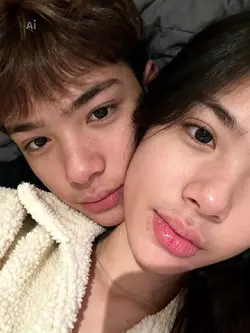 couple selfie ai