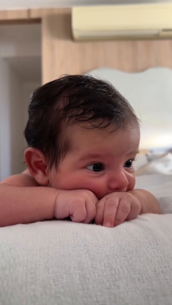Tendência de espirros de bebê 