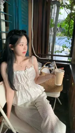 2 pics TV32907091637