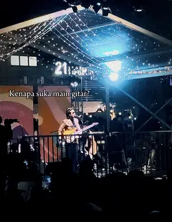 y suka main gitar ?