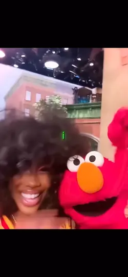 SZA met Elmo 🥹❤️💖