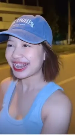 ซอมเบิ่งอยู่เด้อ