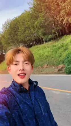 บ่ทันมีไผในหน้าเฟส