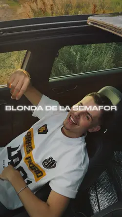 Blonda de la semafor