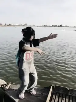 ស្រីអាតរាំ