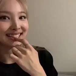 Nayeon meme