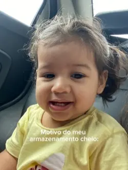 O celular cheio dela