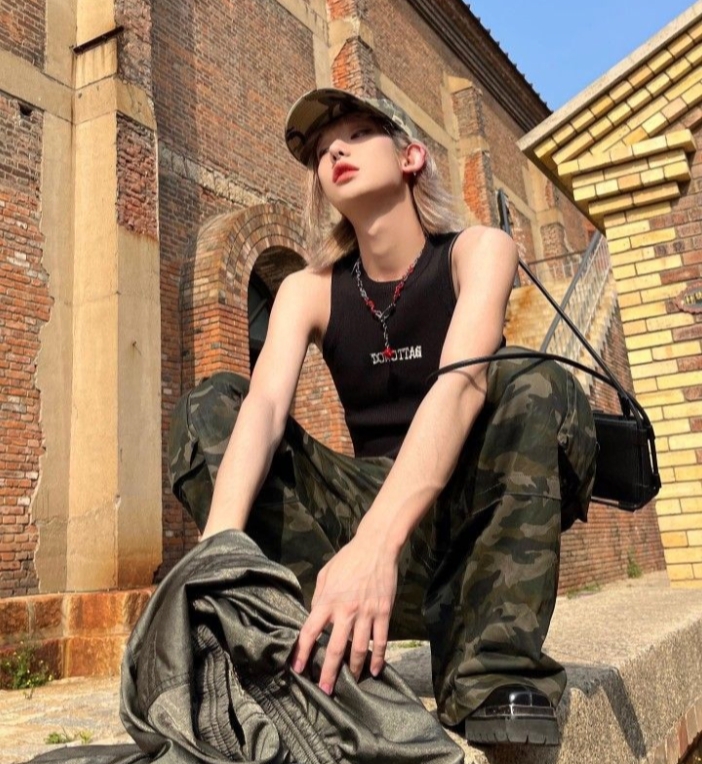 aesthetic women 