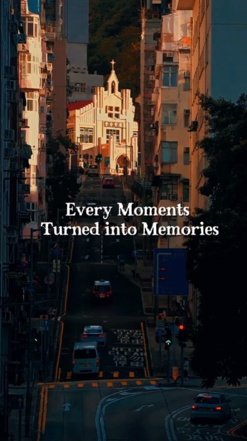 JEDEN MOMENT