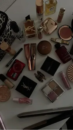 MAKE UPS
