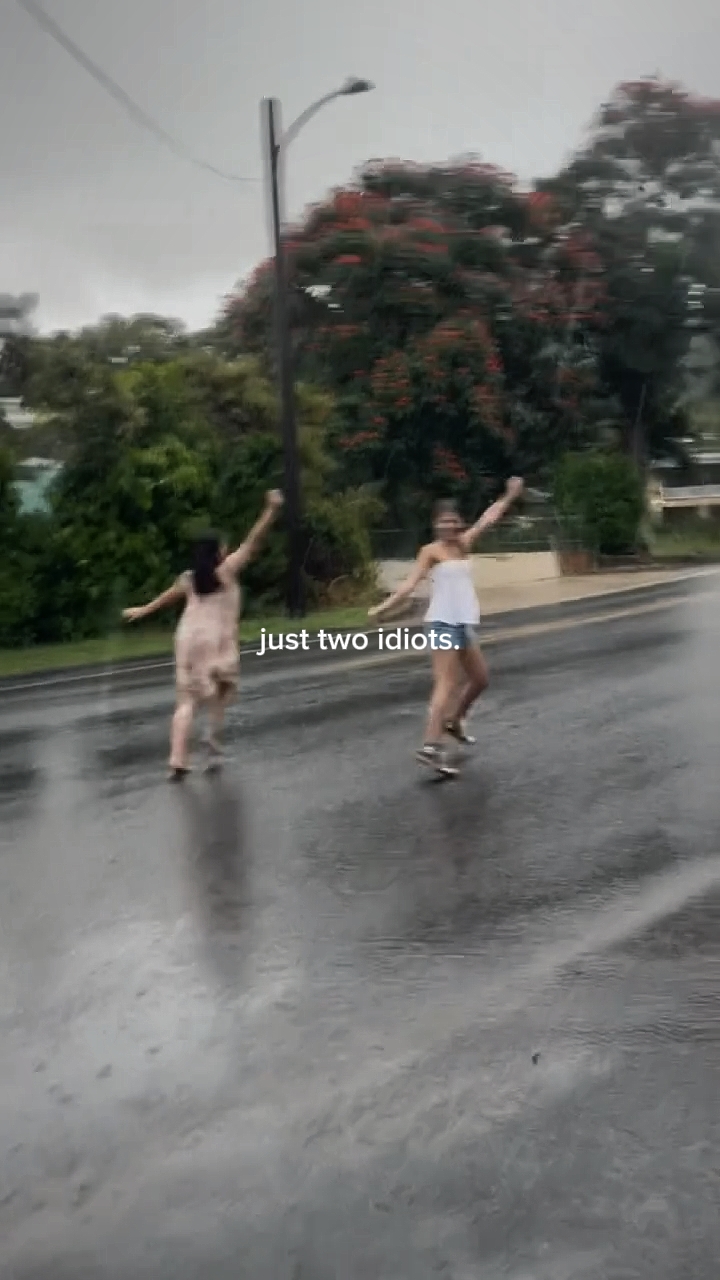 Solo dos idiotas.