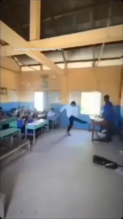 ถีบโต๊ะเรียน