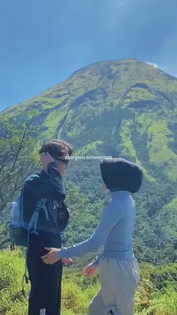 Akupun tersenyum