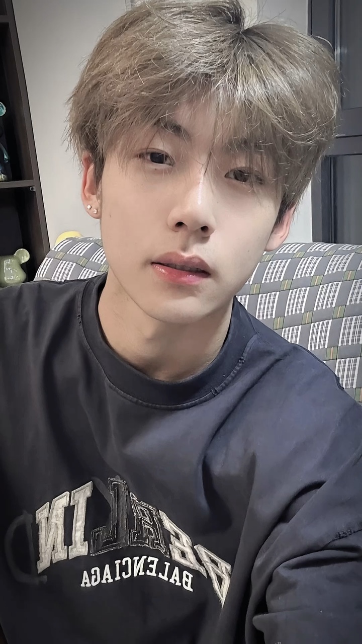 1 ảnh cuốn