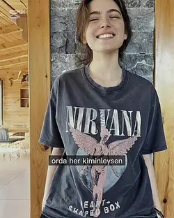 Ece bu şarkıyla pay