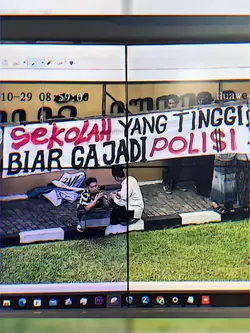 Sekolah yang tinggi 