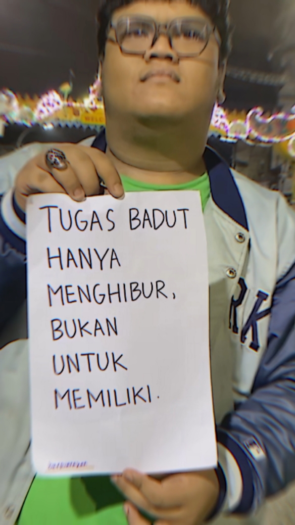 tugas badut hanya