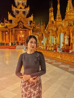 မေ