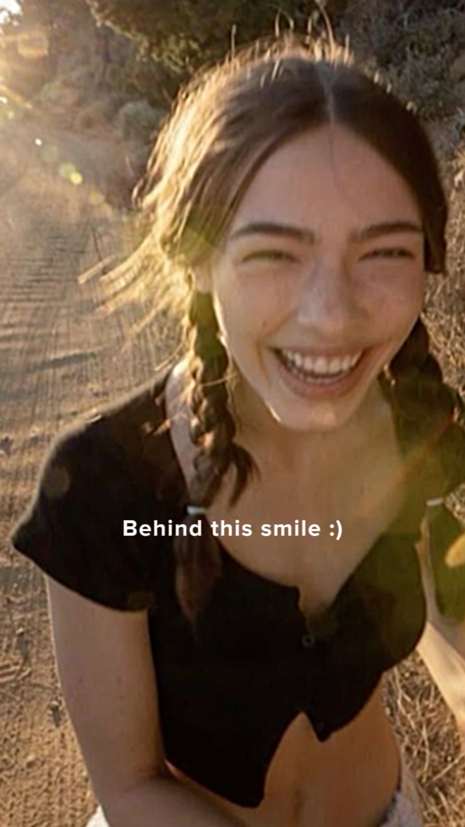 Derrière son sourire 