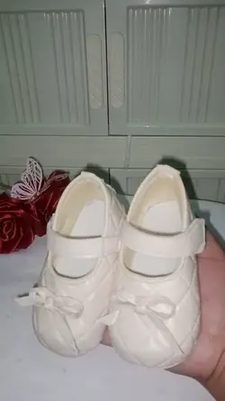 Sepatu bayi elegan