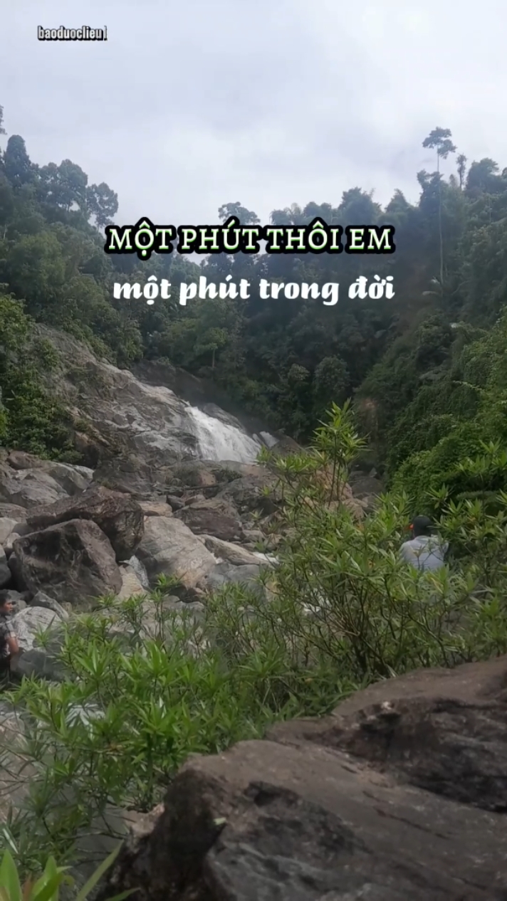Một phút thôi em
