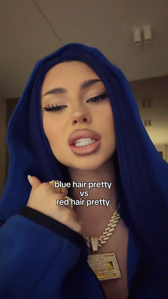 Blaues vs. rotes Haar 
