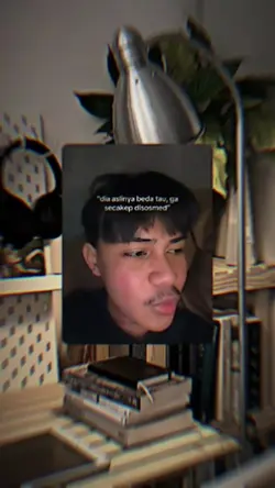 DIA ASLINYA BEDA TAU