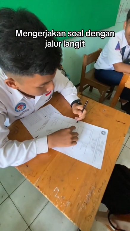 mengerjakan soal dgn