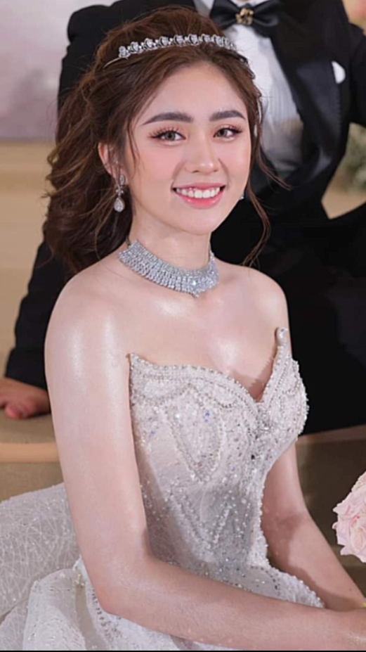 សម្លឹងកែវភ្នែកអូន...