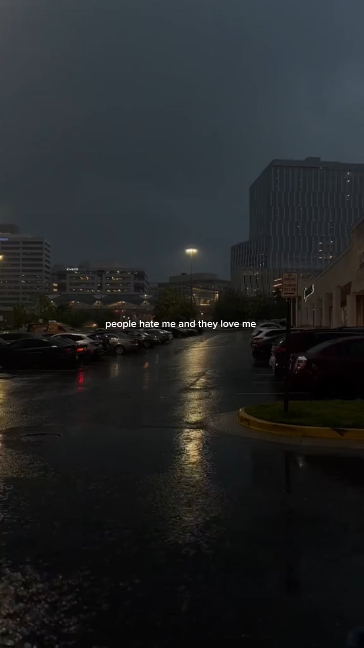 Déteste-moi ou aime-moi.