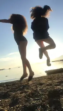 beach w bestiee