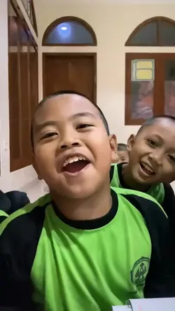 ada suara terompet 