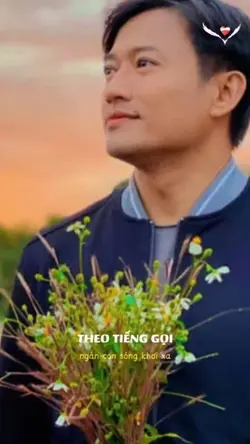 thuyền xa sông