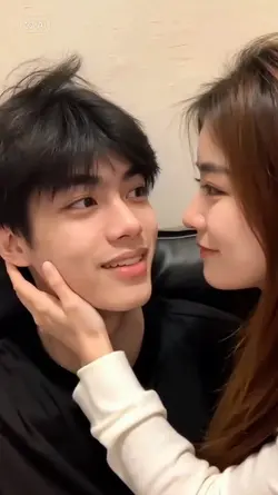 FAKE GIRLFRIEND KISS