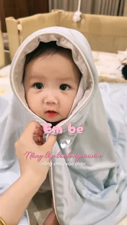 Nắng lấp lánh ngoài 